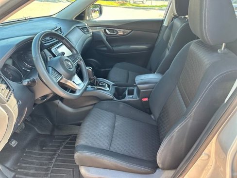 Used 2017 Nissan Rogue SV w/ SV Premium Package image 9