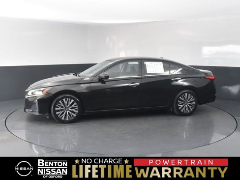 Used 2024 Nissan Altima 2.5 SV image 1