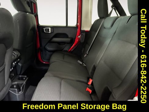 Used 2018 Jeep Wrangler Unlimited Sahara image 16