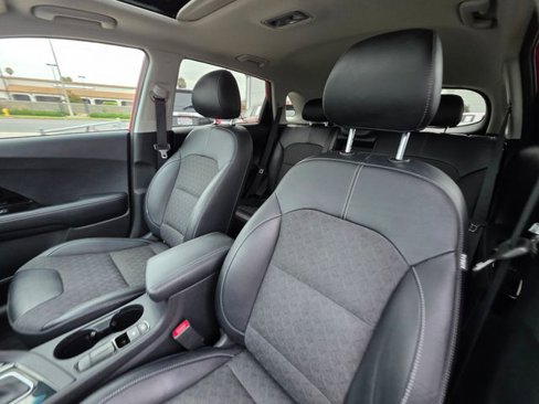 Used 2020 Kia Niro Touring image 15