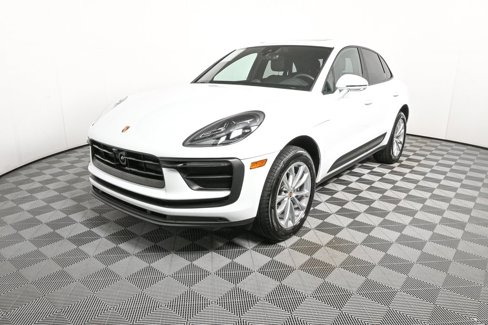 Certified 2025 Porsche Macan image 1