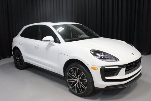 Certified 2024 Porsche Macan image 9