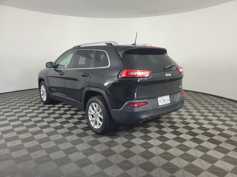Used 2017 Jeep Cherokee Latitude image 6