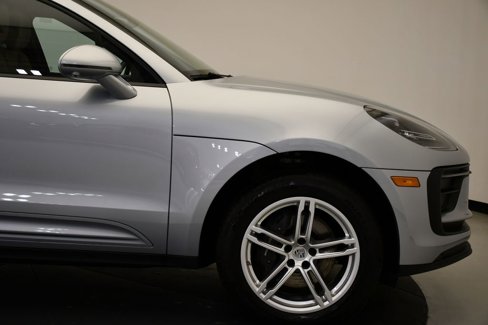 Certified 2023 Porsche Macan image 15