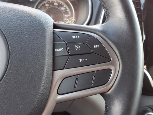 Used 2019 Jeep Cherokee Limited image 16