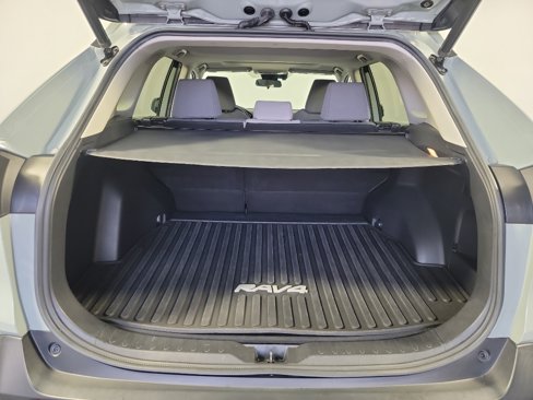 Used 2021 Toyota RAV4 XLE image 7