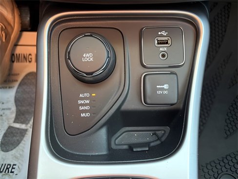 Used 2017 Jeep Compass Latitude w/ Popular Equipment Group image 16