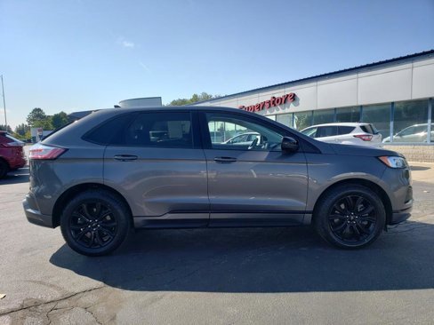 Used 2022 Ford Edge SE w/ Black Appearance Package image 9