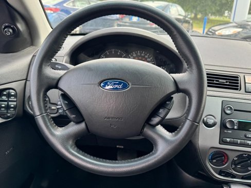Used 2007 Ford Focus ZX5 Hatchback image 12