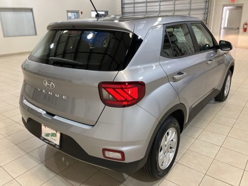 Used 2024 Hyundai Venue SE image 5