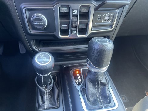 Used 2019 Jeep Wrangler Unlimited Sahara image 19