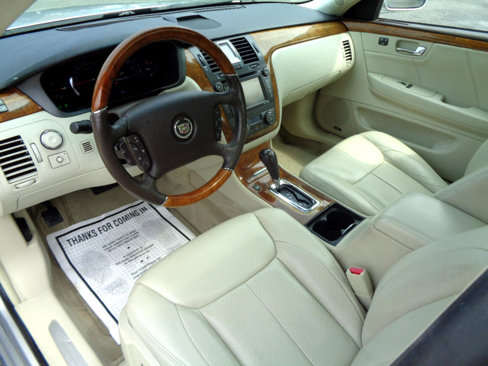 Used 2010 Cadillac DTS Platinum image 24