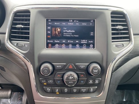 Used 2021 Jeep Grand Cherokee Laredo image 10