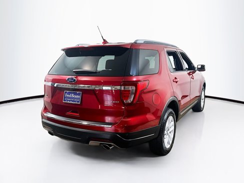 Used 2018 Ford Explorer XLT w/ Equipment Group 202A image 9