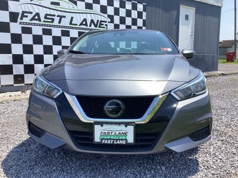 Used 2021 Nissan Versa SV image 2