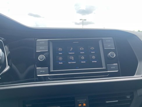 Certified 2021 Volkswagen Jetta SE image 21