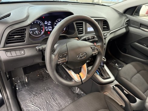 Used 2019 Hyundai Elantra SE image 16