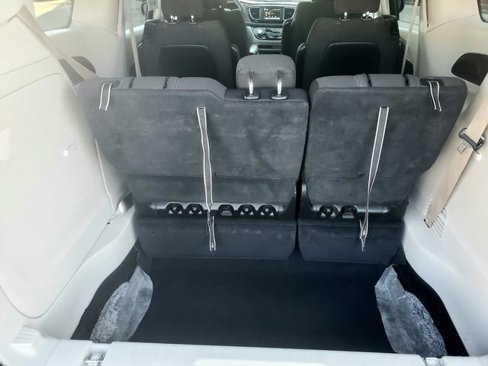 Used 2022 Chrysler Voyager LX image 26