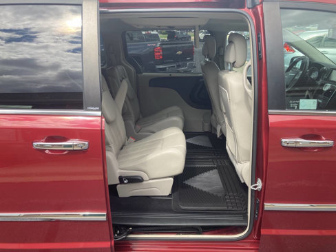 Used 2013 Chrysler Town & Country Touring-L w/ Premium Group image 25