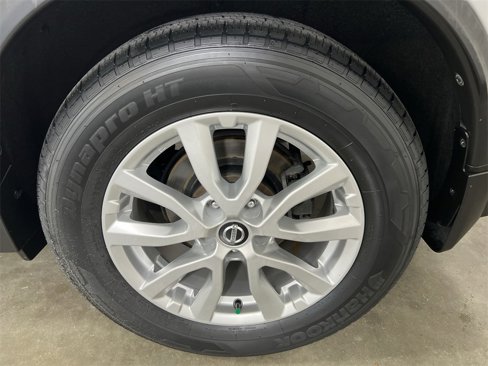 Used 2017 Nissan Rogue SV image 18