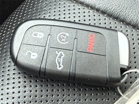 Used 2019 Jeep Cherokee Limited image 34
