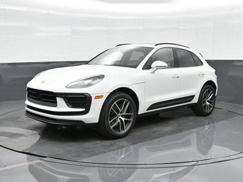 Used 2025 Porsche Macan image 1