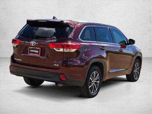 Used 2018 Toyota Highlander XLE image 5