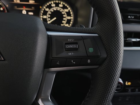 New 2025 Mitsubishi Outlander SE image 12