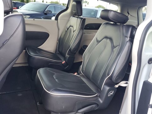 Used 2023 Chrysler Pacifica Limited image 15
