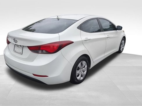 Used 2016 Hyundai Elantra SE image 7