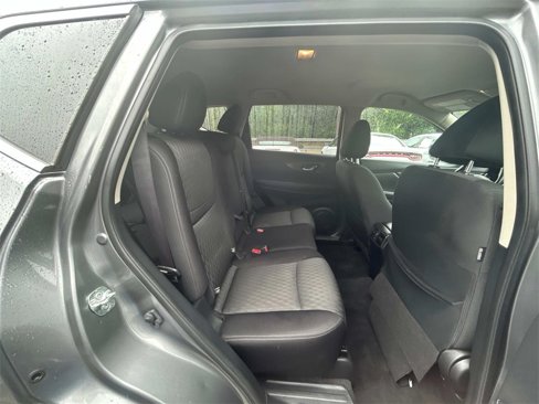 Used 2020 Nissan Rogue SV image 18