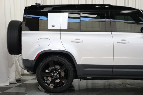Used 2020 Land Rover Defender 110 First Edition image 31