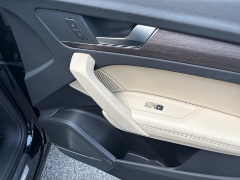 Certified 2025 Audi Q5 2.0T Premium Plus image 31