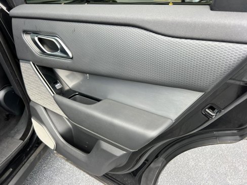 Used 2019 Land Rover Range Rover Velar R-Dynamic SE image 17