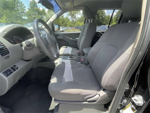 Used 2021 Nissan Frontier SV w/ Midnight Edition Floor Mats image 11