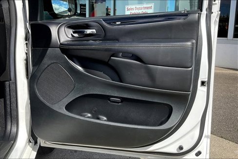 Used 2018 Dodge Grand Caravan SE image 22