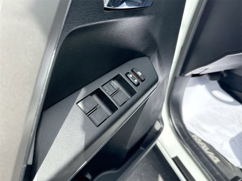 Used 2018 Toyota RAV4 XLE image 19