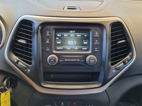 Used 2016 Jeep Cherokee Sport image 19