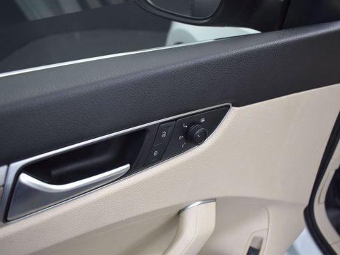 Used 2018 Volkswagen Passat 2.0T SE image 9