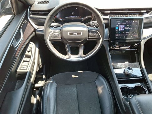 Used 2023 Jeep Grand Cherokee L Laredo image 27