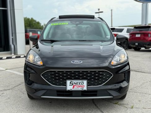 Used 2022 Ford Escape SE w/ Cold Weather Package image 2