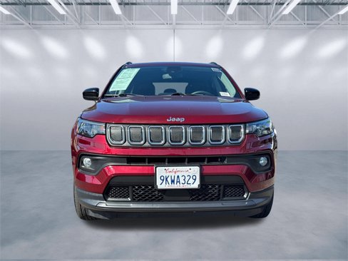 Used 2022 Jeep Compass Latitude image 2