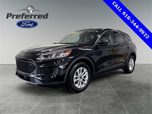Used 2020 Ford Escape SE image 2