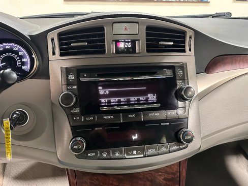 Used 2012 Toyota Avalon Limited image 22