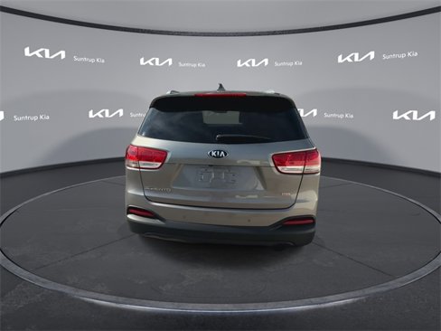Used 2017 Kia Sorento LX w/ LX Convenience Package image 17