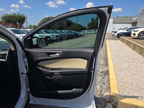 Used 2024 Ford Edge SEL w/ Convenience Package image 16