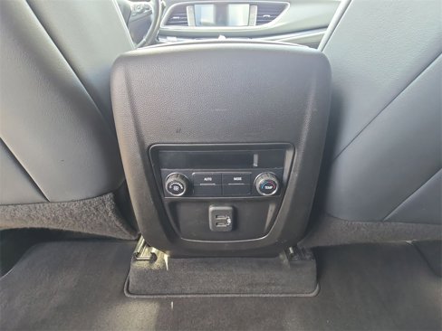 Used 2020 Buick Enclave Essence image 22