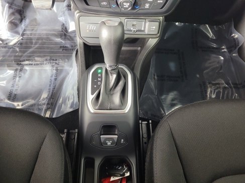 Used 2020 Jeep Renegade Latitude w/ Cold Weather Group image 32
