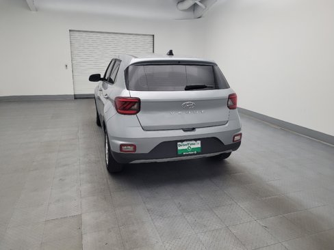 Used 2021 Hyundai Venue SE image 6