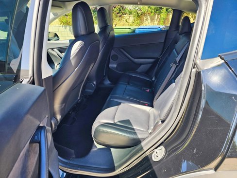 Used 2021 Tesla Model Y Performance image 6